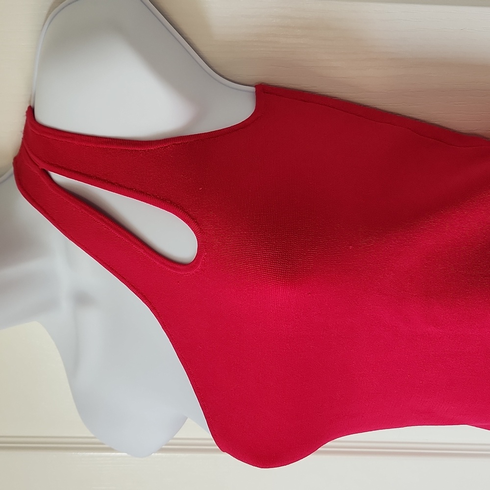 Express Body Contour Top - Picture 2 of 8